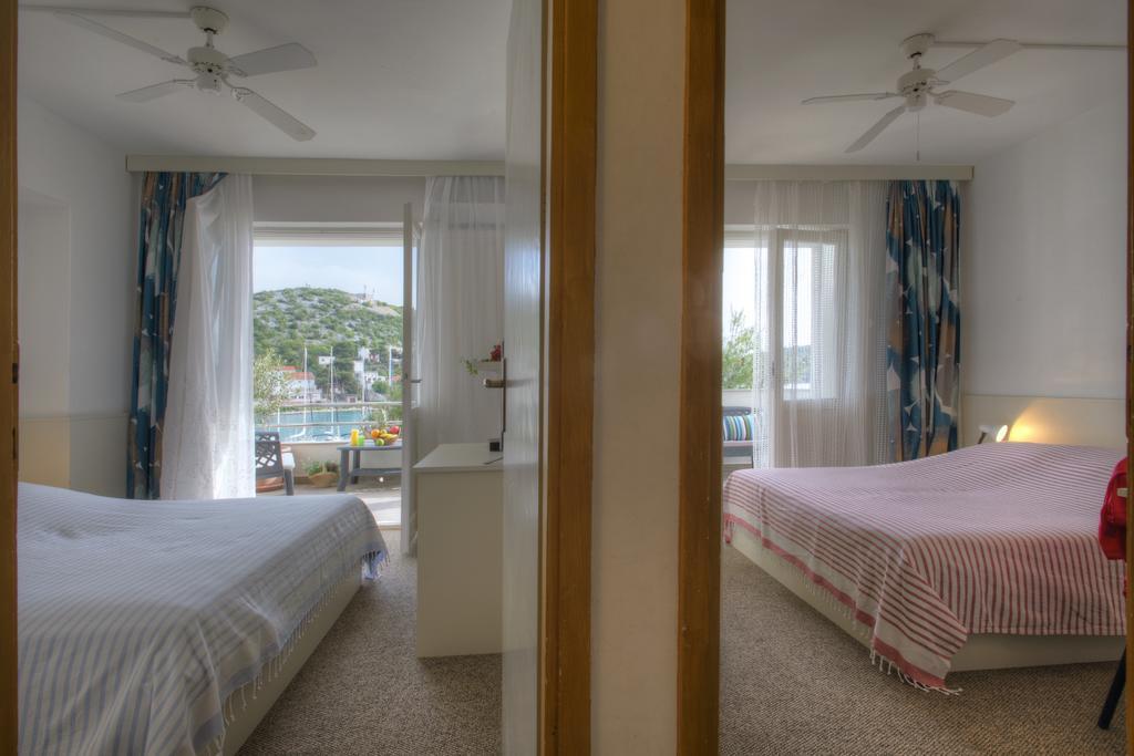 Gina Bed & Breakfast Tisno Chambre photo